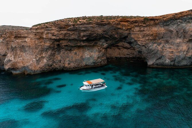snorkeling-in-blue-lagoon-beaches-and-bays-trip-comino