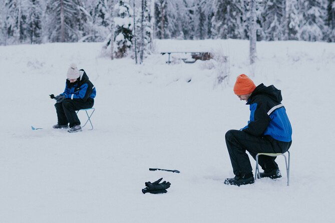 snowmobile-ice-fishing-in-levi