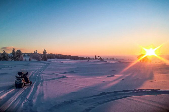 snowmobile-safari-in-the-nature-morning-start