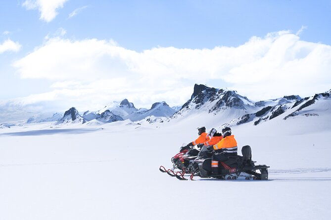 snowmobiling-on-langjokull-glacier-from-geysir-area-2