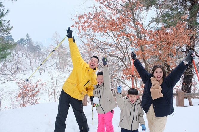 snowshoe-experience-in-akita-yuzawa-winter-park-with-an-akita-dog