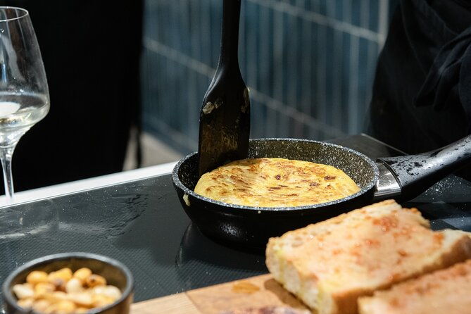 spanish-omelet-cooking-class-and-bottomless-wine-brunch