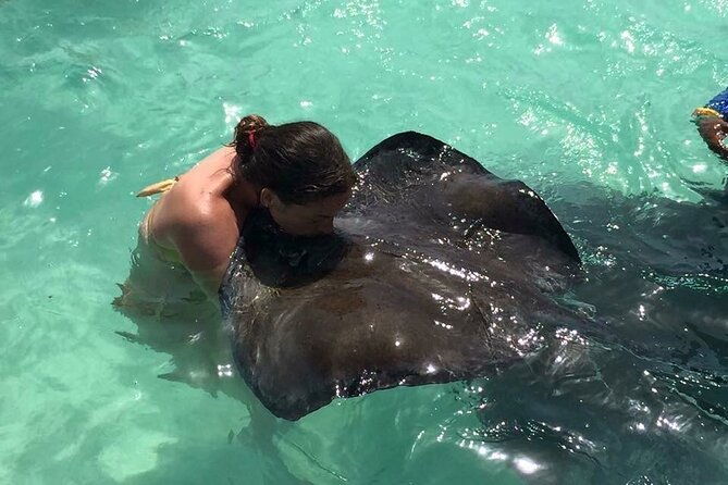 stingray-city-experience-devils-bridge-and-long-bay-beach