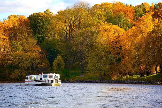 stockholm-sightseeing-cruise-along-djurgarden-canal-2