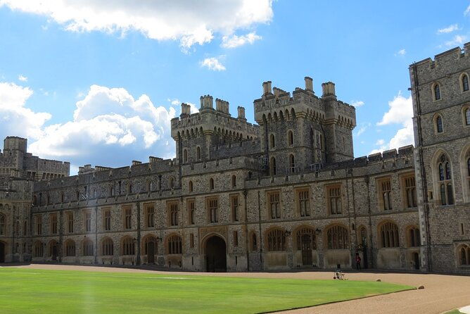 stonehenge-and-windsor-castle-tour-from-london-with-entry-tickets-3