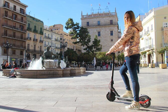 street-art-group-guided-tour-on-city-bike-3