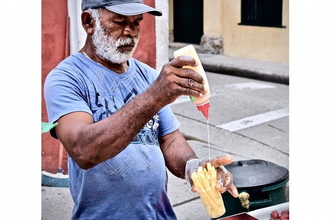 street-food-tour-in-cartagena-walled-city-and-getsemani