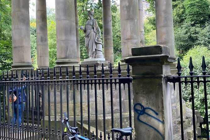 stunning-edinburgh-e-bike-tour-max-10-people-small-group