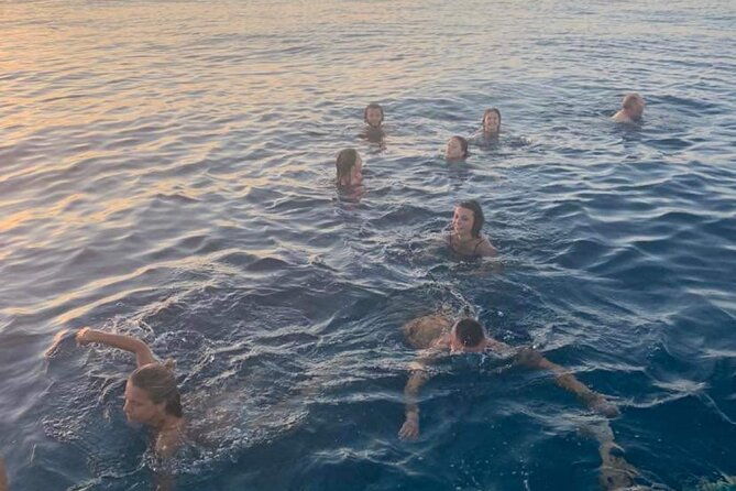 sunset-aperitif-on-the-water