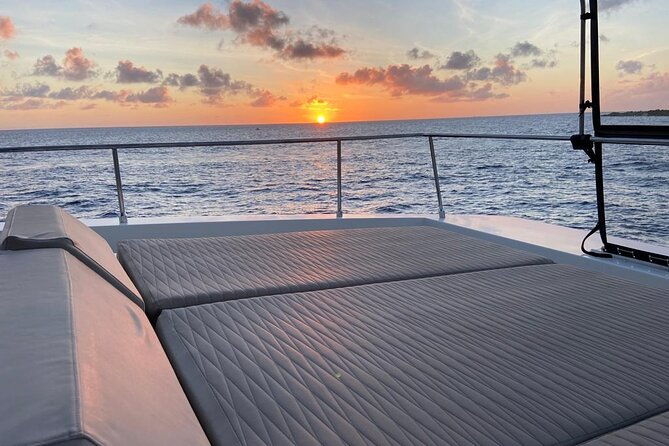 sunset-cruise-party-luxury-yacht-all-inclusive-experience