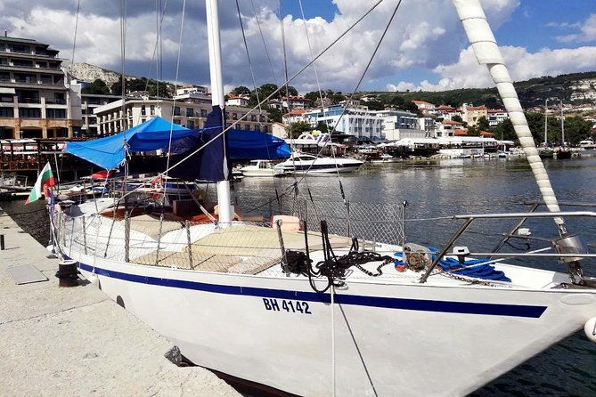 superb-black-sea-yacht-picnic-with-food-drinks