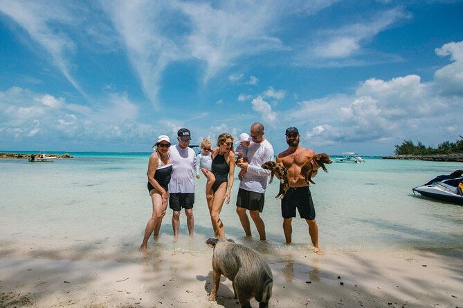 swim-with-the-pigs-half-day-harbour-island-private-boat-tour