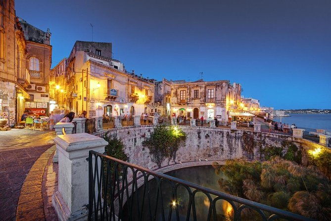 syracuse-private-walking-tour-with-traditional-lunch-and-wine