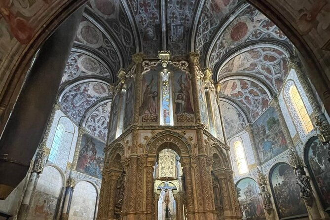 take-convent-of-christ-and-city-highlights-private-tour