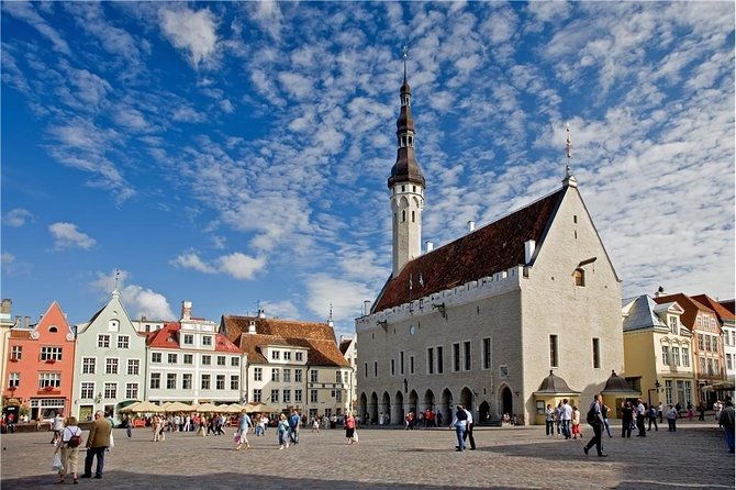 tallinn-shore-excursion-tallinn-sightseeing-tour-by-coach-and-foot-2