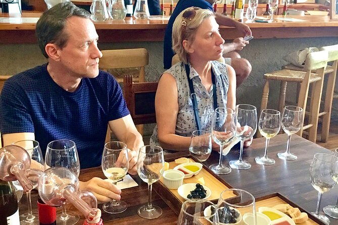 taste-10-types-of-wine-in-3-exceptional-casablancas-vineyards