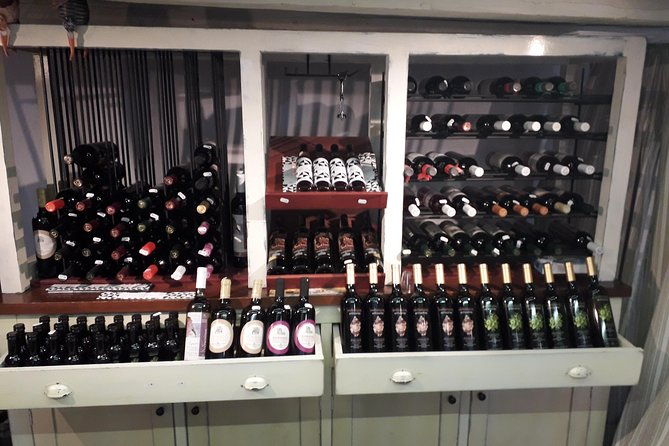 taste-the-best-monemvasia-has-to-offer-wine-liquors-olive-oil-bee-honey-2