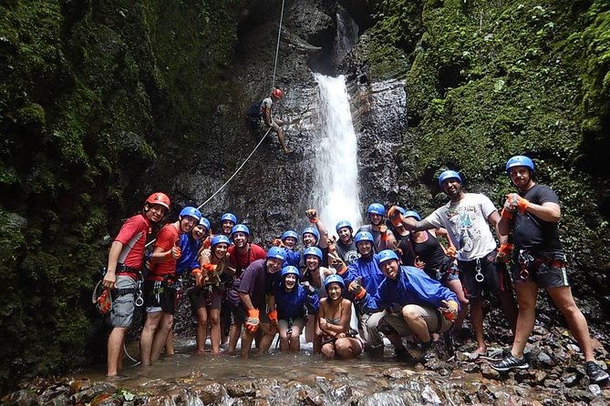 the-ultimate-waterfall-rappel-in-la-fortuna