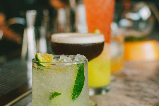 thursday-night-bar-crawl-in-cartagena-colombia