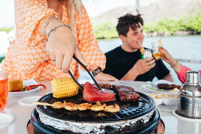 tiki-bbq-boats-small-be-your-own-captain-max-4-pers