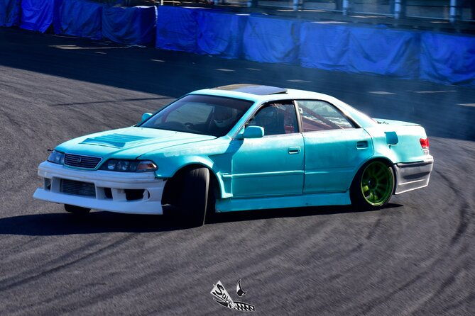 tokyo-drifting-lesson-with-professional-drifters