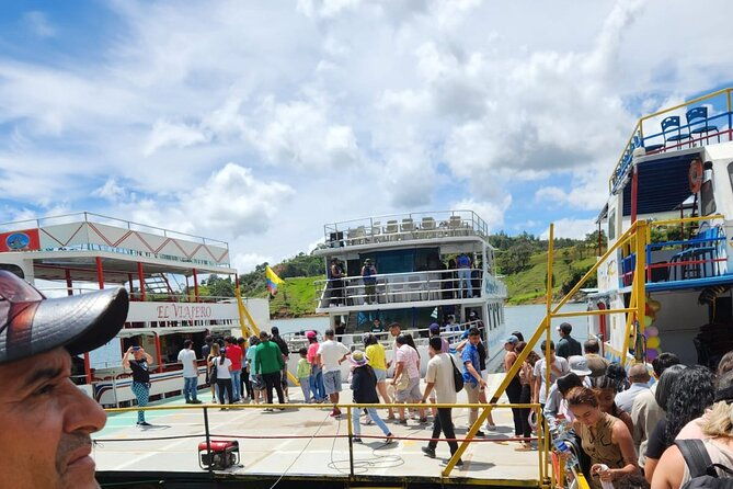 tour-to-guatape-piedra-del-penol-with-a-cruise-boat-tour