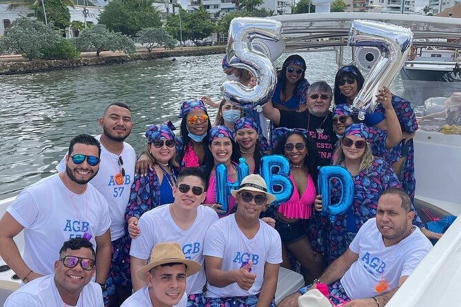 tour-to-islas-del-rosario-cholon-and-baru-in-private-boat-42-ft