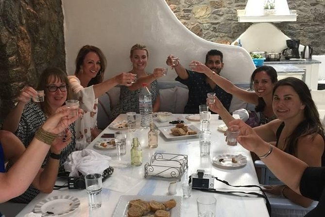traditional-lunch-or-dinner-with-drinks-in-mykonos