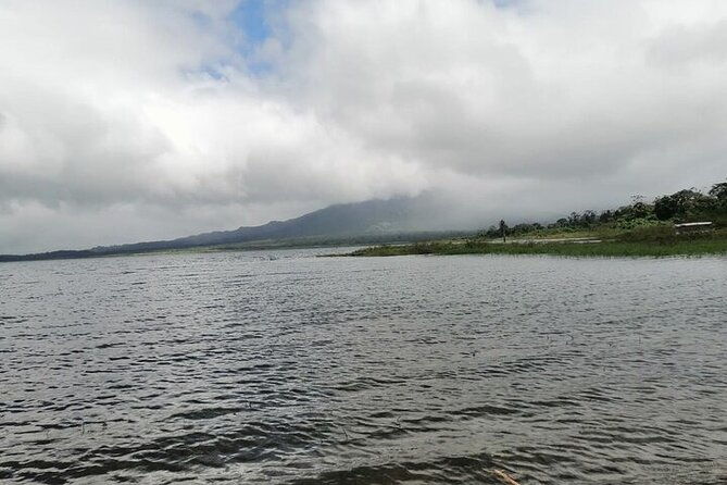 transfer-from-monteverde-to-la-fortuna-through-arenal-lake
