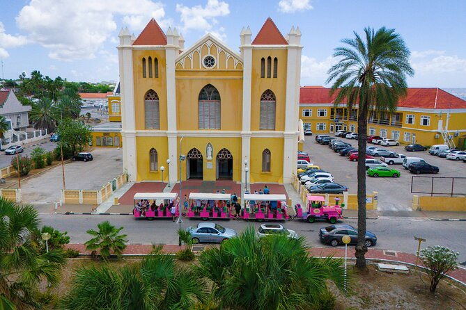 trolley-train-city-centre-in-curacao
