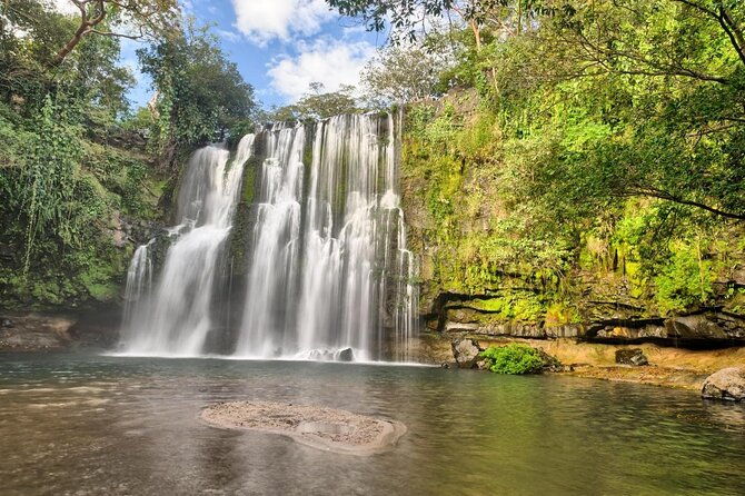 tropical-rainforest-hanging-bridges-and-jungle-sloths-sanctuary