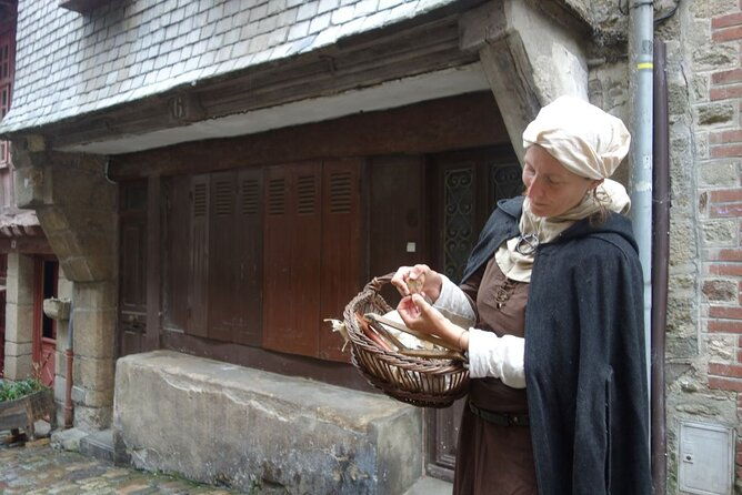 unusual-guided-tour-of-dinan-immersed-in-the-middle-ages