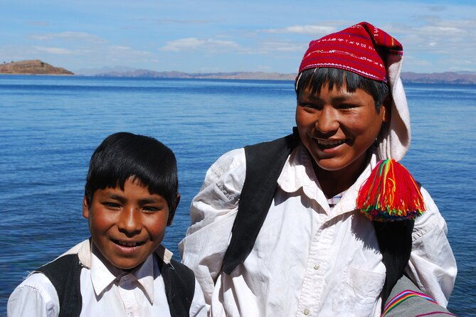 uros-reed-floating-islands-taquile-island-titicaca-puno-full-day