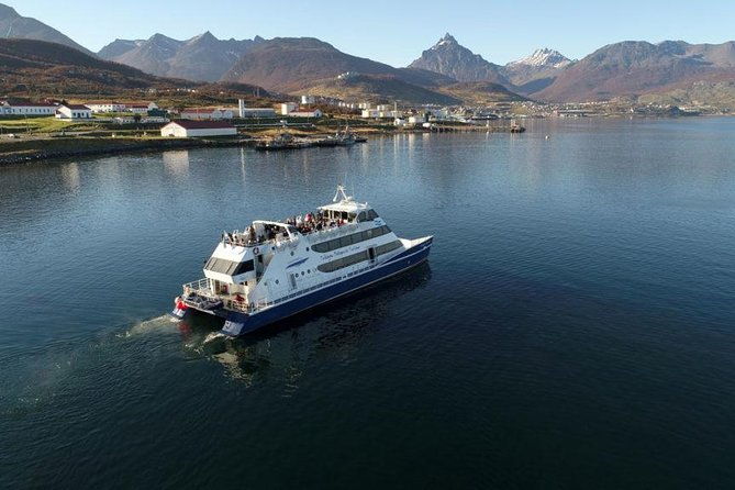 ushuaia-beagle-channel-navigation-to-the-penguin-colony
