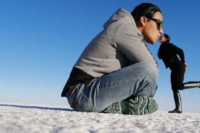 uyuni-salt-flat-1-day-tour-sunset-in-the-salt-water-region-with-mirror-effect