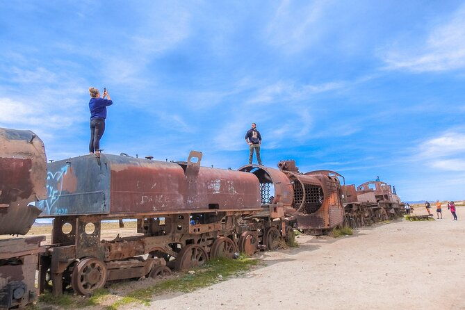 uyuni-salt-flats-_-full-day-_-english-speaking-guide