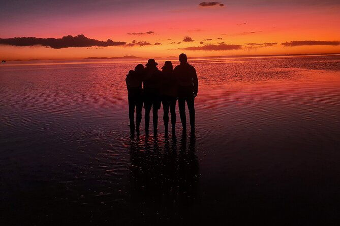 uyuni-salt-flats-and-colored-lagoons_3-days_shared-tour_english-speaking-guide