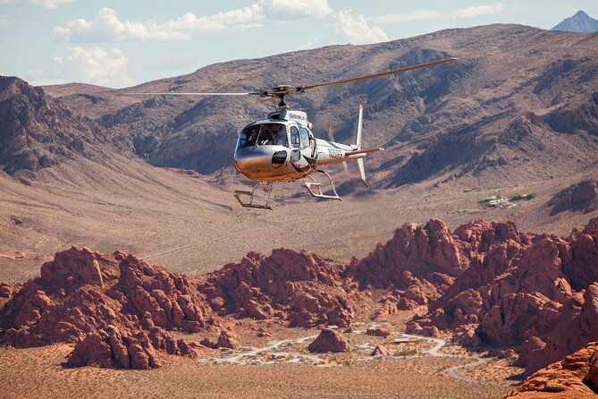 valley-of-fire-helicopter-tour-and-landing-with-champagne-toast