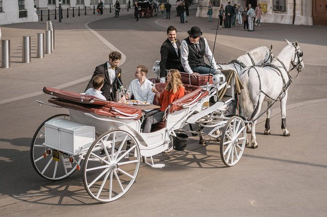 vienna-horse-drawn-carriage-ride-with-sparkling-wine-and-food