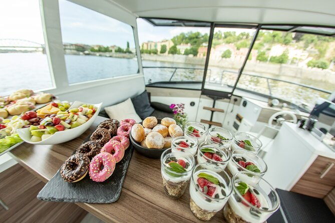vip-prague-yachtboat-one-experience-all-you-can-drink