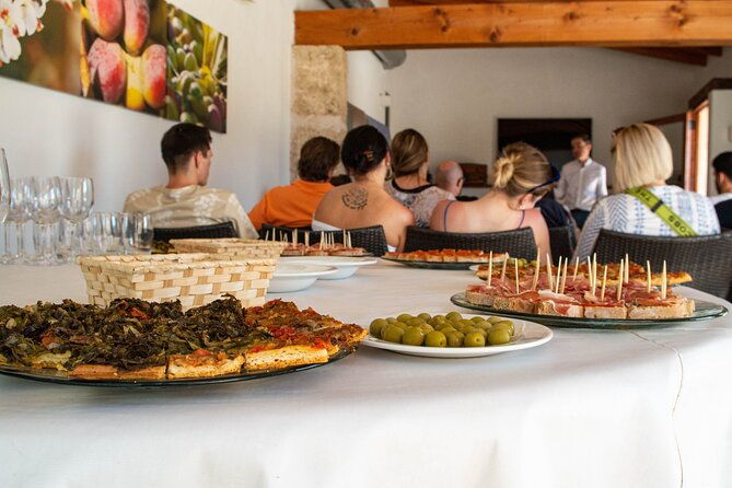 visit-the-finca-and-olive-grove-extra-virgin-olive-oil-tasting-and-snack