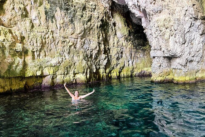 vlore-speedboat-tour-to-national-marine-park-sazan-karaburun-2