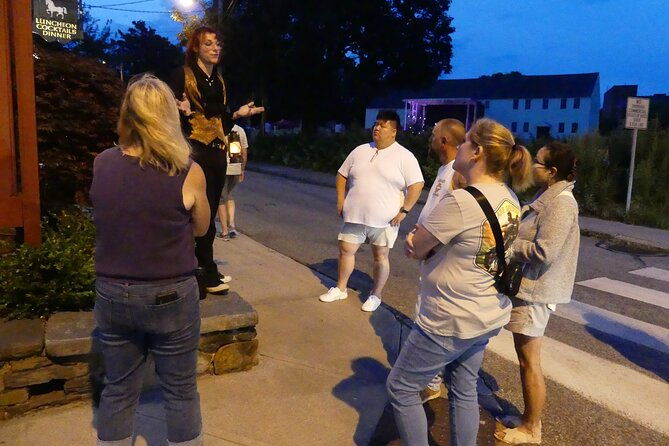 walking-ghost-tour-through-newport-ri