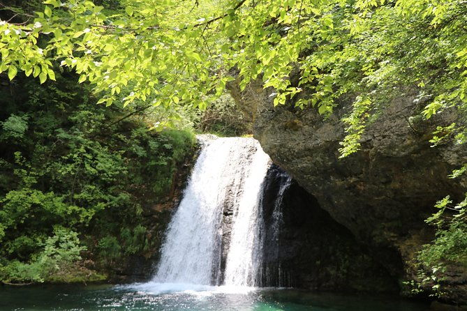 walking-into-enipeas-gorge