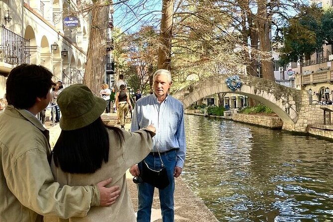walking-tour-along-the-san-antonio-riverwalk-and-around-downtown