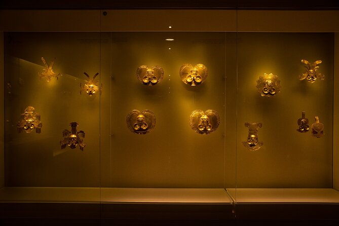 walking-tour-candelaria-plus-gold-museum-with-a-social-scientist