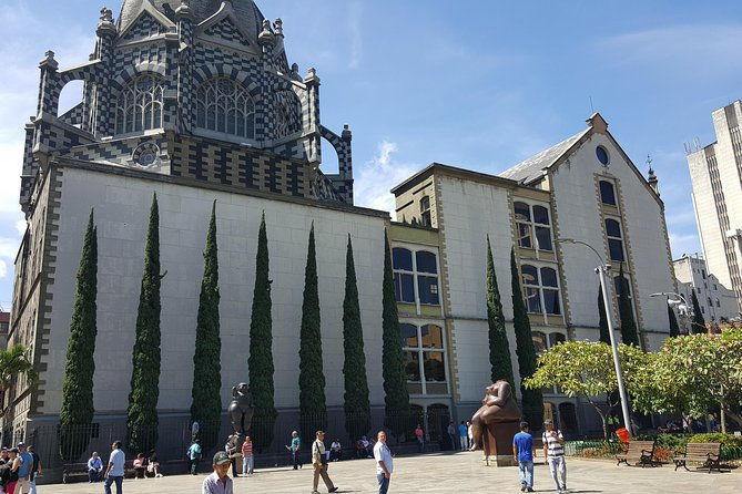 walking-tour-downtown-medellin