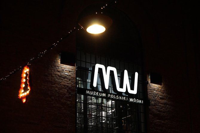 warsaw-vodka-night-private-tour-by-retro-fiat