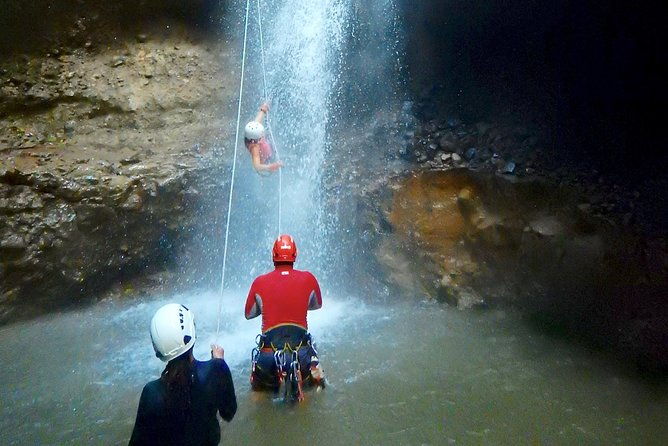 waterfall-rappelling-and-chocolate-tour-in-la-fortuna