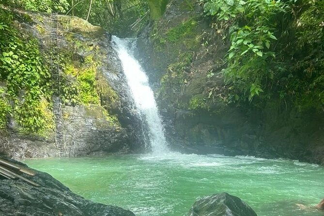 waterfalls-and-beach-caves-adventure-in-costa-rica